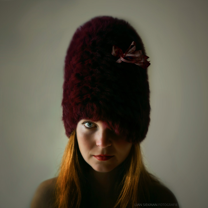 Porträt mit roter Mütze-featured_image